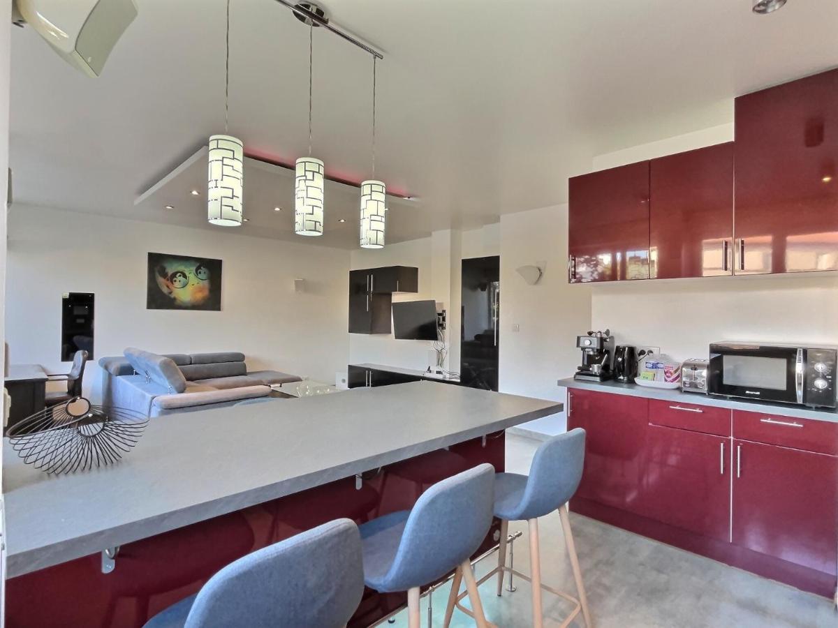 "Magic Red" De Miss.K Conciergerie Apartment Mâcon Екстериор снимка