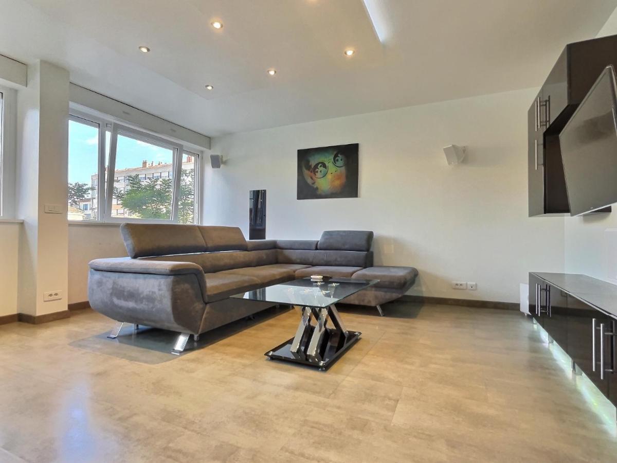 "Magic Red" De Miss.K Conciergerie Apartment Mâcon Екстериор снимка